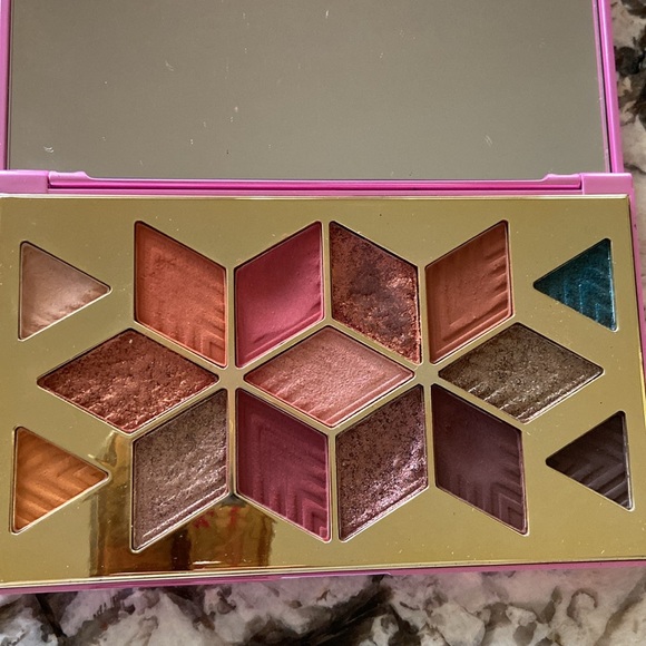Pur x Barbie eyeshadow palette - Picture 6 of 6